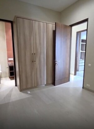 Room in 2 BHK Apartment at Indiabulls Blu, Worli – for Rent