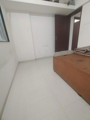 Room in 2 BHK Apartment at Dhanlaxmi Residency Kothrud, Kothrud – for Rent
