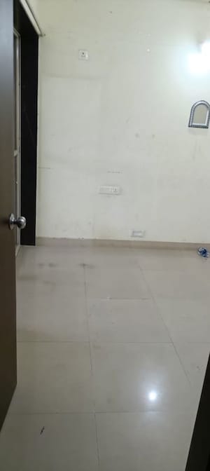 Room in 2 BHK Apartment at Mittal Arcvista, Dhanori – for Rent