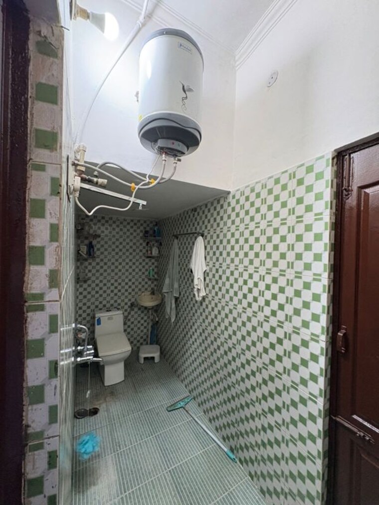 Bathroom, subhash nagar 6 Bedroom 1176 Sq.Ft. Independent House In Subhash Nagar Dehradun 10244240