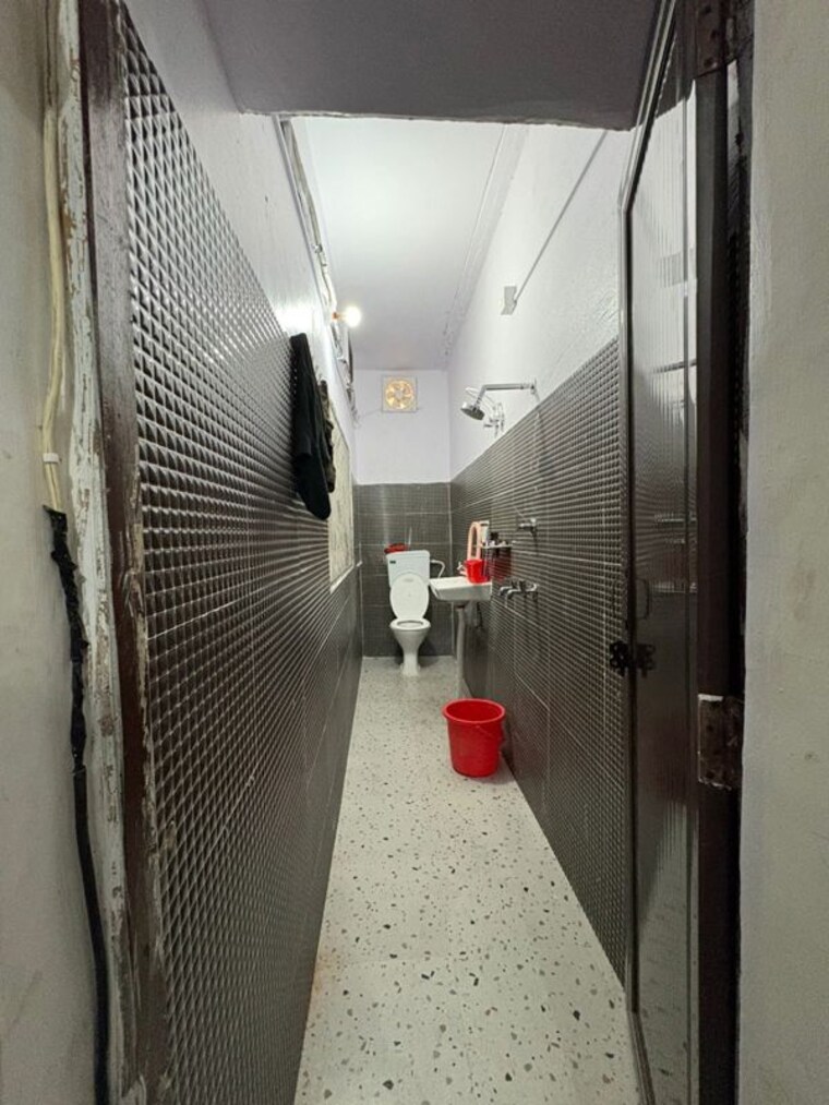 Bathroom, subhash nagar 6 Bedroom 1176 Sq.Ft. Independent House In Subhash Nagar Dehradun 10244240