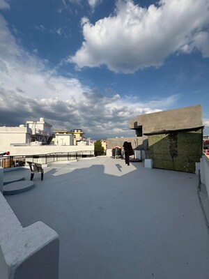 Team Area in 6 BHK Independent House at Subhash Nagar – for Sale