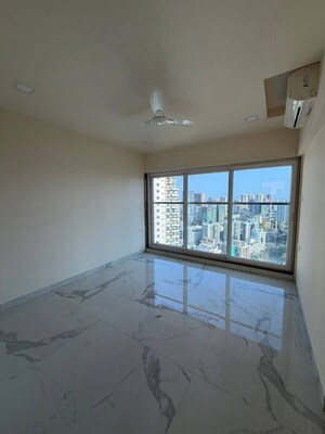 Room in 2 BHK Apartment at Lokhandwala Complex – for Rent