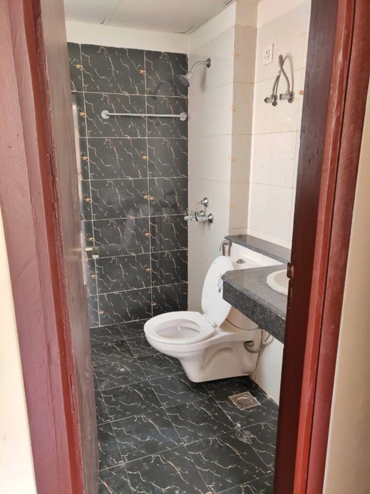 Bathroom, bptp-parkland-pride 3 Bedroom 2200 Sq.Ft. Builder Floor In Sector 77 Faridabad 9460447