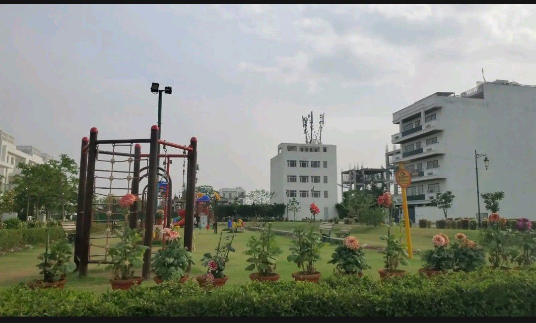 2.5 BHK + Study Room 1255 Sq.Ft. Builder Floor in Central Park Cerise Suites