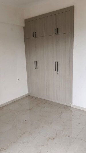 Room in 2.5 BHK Builder Floor at Smart World Gems, Sector 89 – for Rent