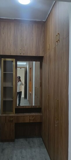 3.5 BHK + Pooja Room,Servant Room,Study Room Apartment For Rent in The Center Court