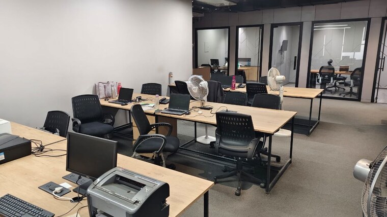 Team Area, netaji subhash place Commercial Office Space 1000 Sq.Ft. In Netaji Subhash Place Delhi 10244312