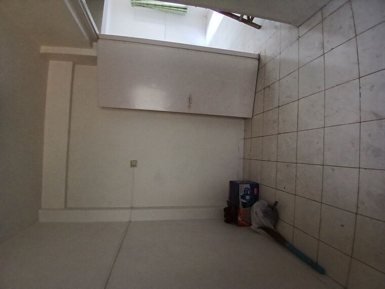 Room, goregaon east 1 Bedroom 450 Sq.Ft. Apartment In Goregaon East Mumbai 10244319