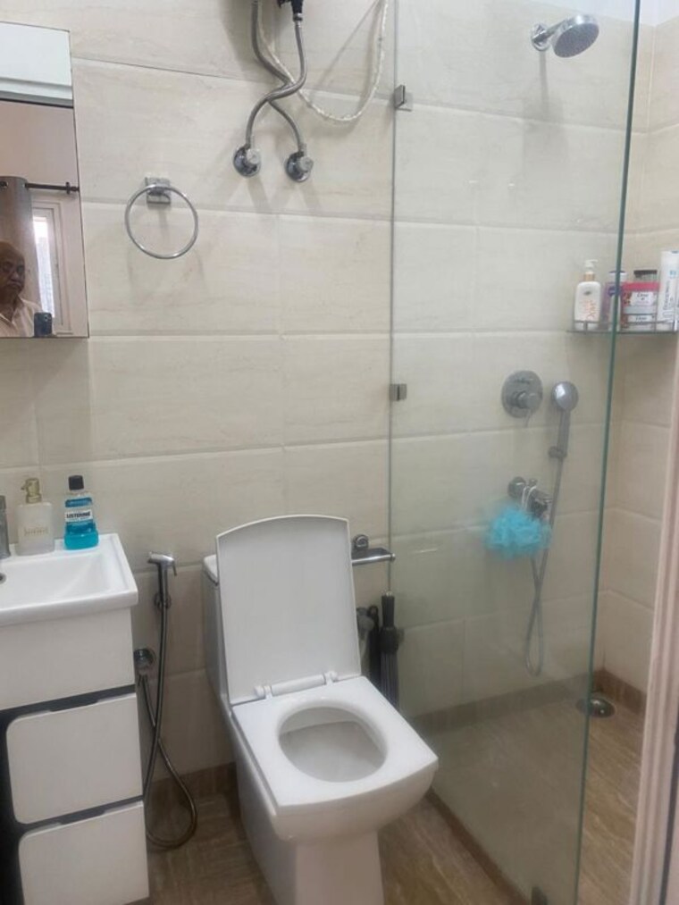Bathroom, lajpat nagar i 2 Bedroom 1000 Sq.Ft. Builder Floor In Lajpat Nagar I Delhi 10244327