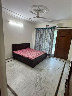 Bedroom in 2 BHK Builder Floor at Unitech South City 1, South City 1 – for Rent