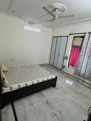 Bedroom in 2 BHK Builder Floor at Unitech South City 1, South City 1 – for Rent