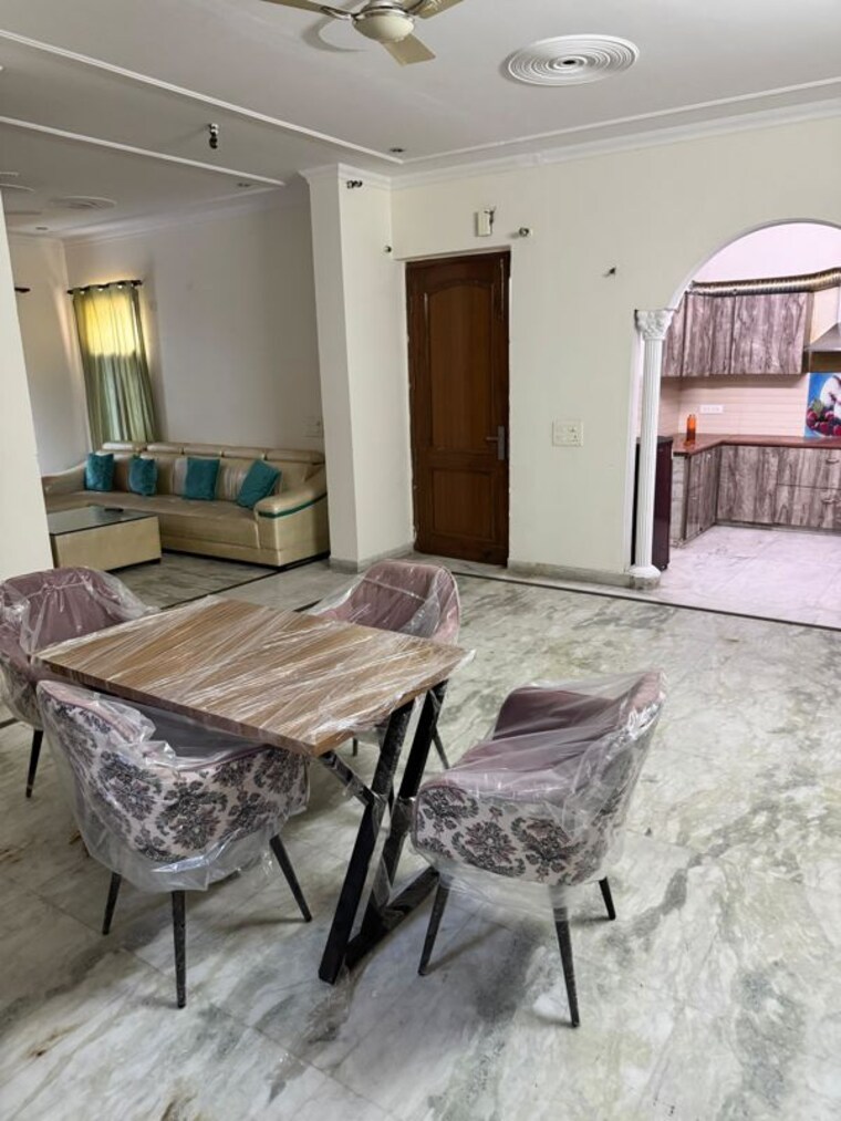 Bedroom, unitech-south-city-1 2 Bedroom 200 Sq.Yd. Builder Floor In South City 1 Gurgaon 10244330