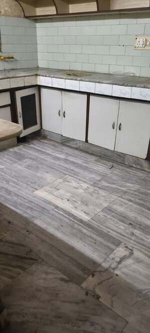 Room in 3 BHK Apartment at Ip Extension – for Rent