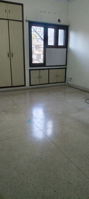 Room in 3 BHK Apartment at Ip Extension – for Rent