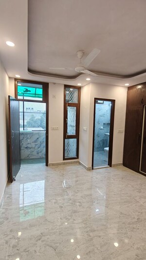 Building Lobby in 1 BHK Builder Floor at Malviya Nagar – for Rent