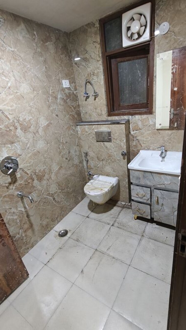 Bathroom, malviya nagar 2 Bedroom 1000 Sq.Ft. Builder Floor In Malviya Nagar Delhi 10244361