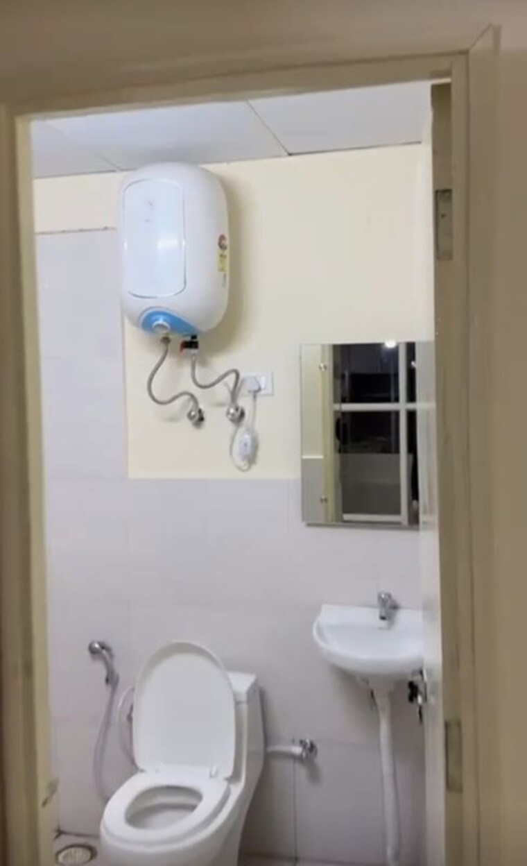 Bathroom, pyramid-fusion-homes 2 Bedroom 591 Sq.Ft. Apartment In Sector 70a Gurgaon 10244400