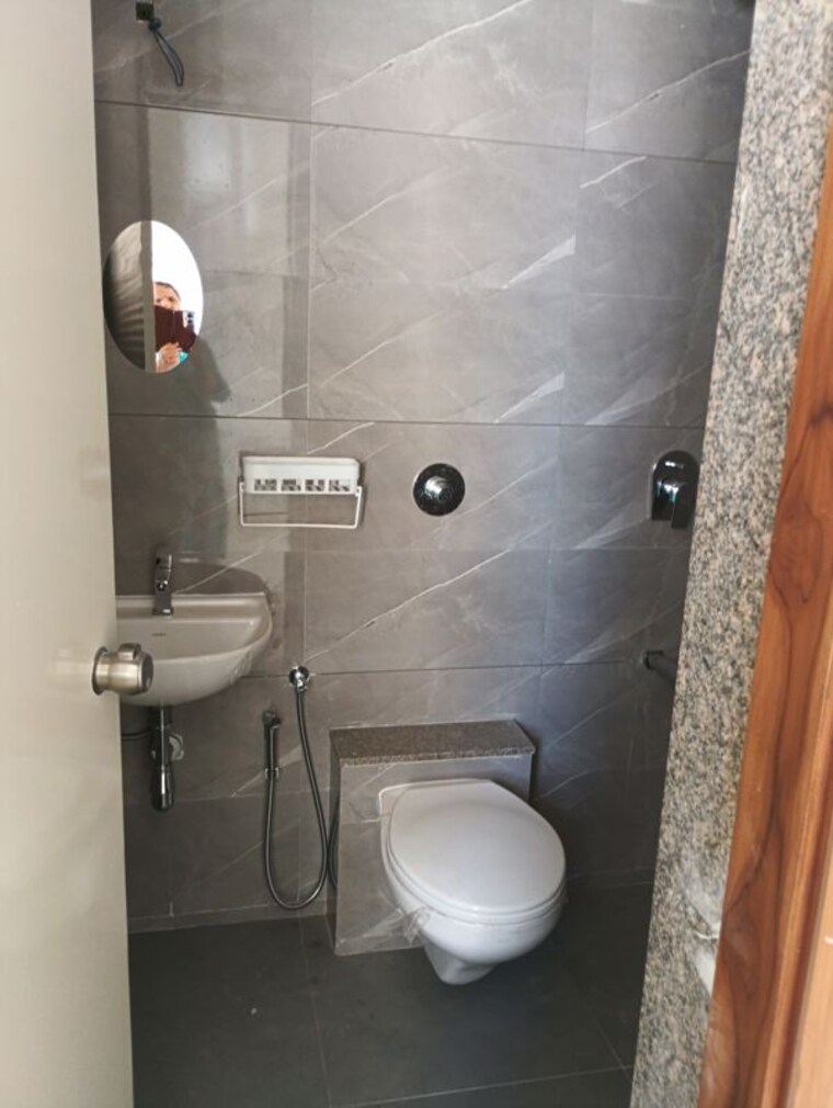 Bathroom, shela 3 Bedroom 944 Sq.Ft. Apartment In Shela Ahmedabad 10222192