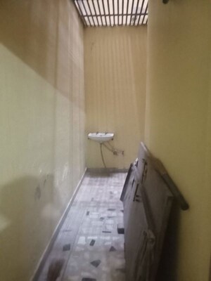 Bathroom in 2.5 BHK Independent House at Gomti Nagar – for Rent