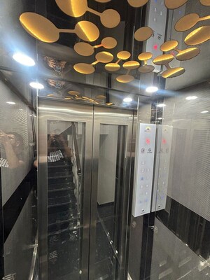 Lift in 2 BHK Builder Floor at Sector 52 – for Rent