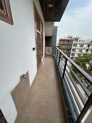 Balcony in 2 BHK Builder Floor at Sector 52 – for Rent