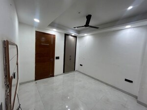 Room in 2 BHK Builder Floor at Sector 52 – for Rent