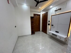 Room in 2 BHK Builder Floor at Sector 52 – for Rent