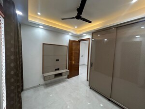 Room in 2 BHK Builder Floor at Sector 52 – for Rent