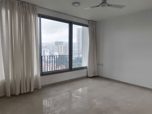 Room in 3 BHK Apartment at Oberoi Realty Esquire, Goregaon East – for Rent