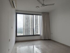 Room in 3 BHK Apartment at Oberoi Realty Esquire, Goregaon East – for Rent