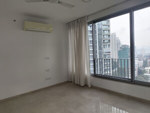 Room in 3 BHK Apartment at Oberoi Realty Esquire, Goregaon East – for Rent