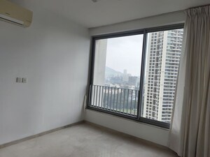 Room in 3 BHK Apartment at Oberoi Realty Esquire, Goregaon East – for Rent