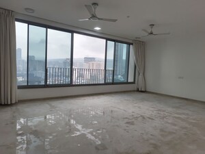 Room in 3 BHK Apartment at Oberoi Realty Esquire, Goregaon East – for Rent