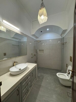 Bathroom in 3 BHK Apartment at Tardeo – for Rent
