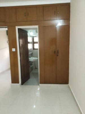 Room in 3 BHK Apartment at Sarita Vihar – for Rent