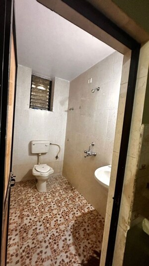 Bathroom in 1 BHK Builder Floor at Colvale – for Rent