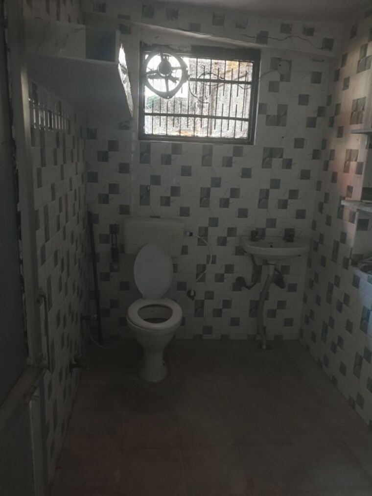 Bathroom, sector 16 a 1 Bedroom 350 Sq.Ft. Independent House In Sector 16 A Faridabad 10028427