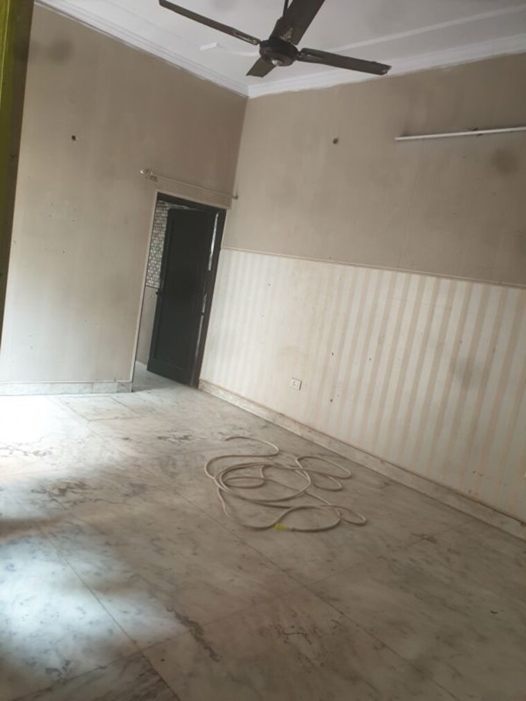 Room, sector 16 a 1 Bedroom 350 Sq.Ft. Independent House In Sector 16 A Faridabad 10028427