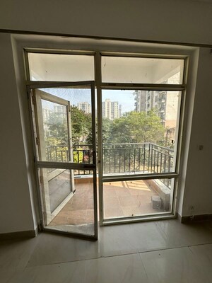 Room in 3 BHK Apartment at ERA Redwood Residency, Sector 78 – for Rent