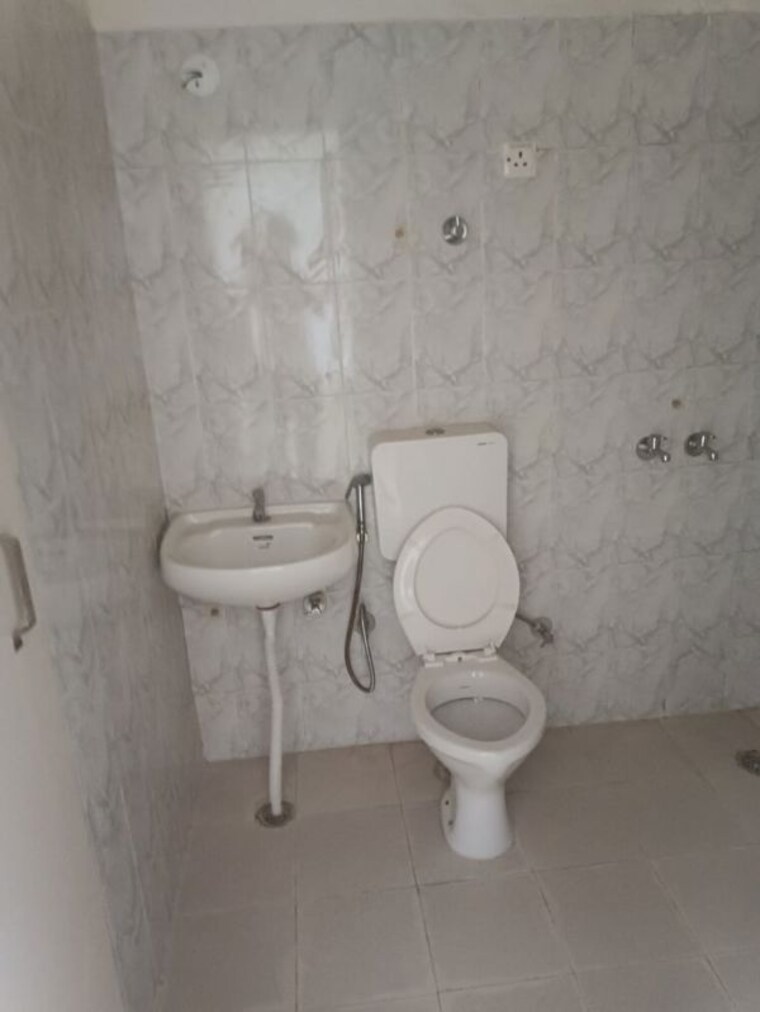 Bathroom, sarvome-shree-homes 2 Bedroom 745 Sq.Ft. Apartment In Sector 45 Faridabad 10244590