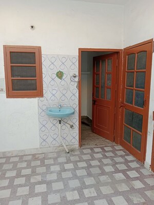  2 BHK Builder Floor at Sector 13 – for Rent