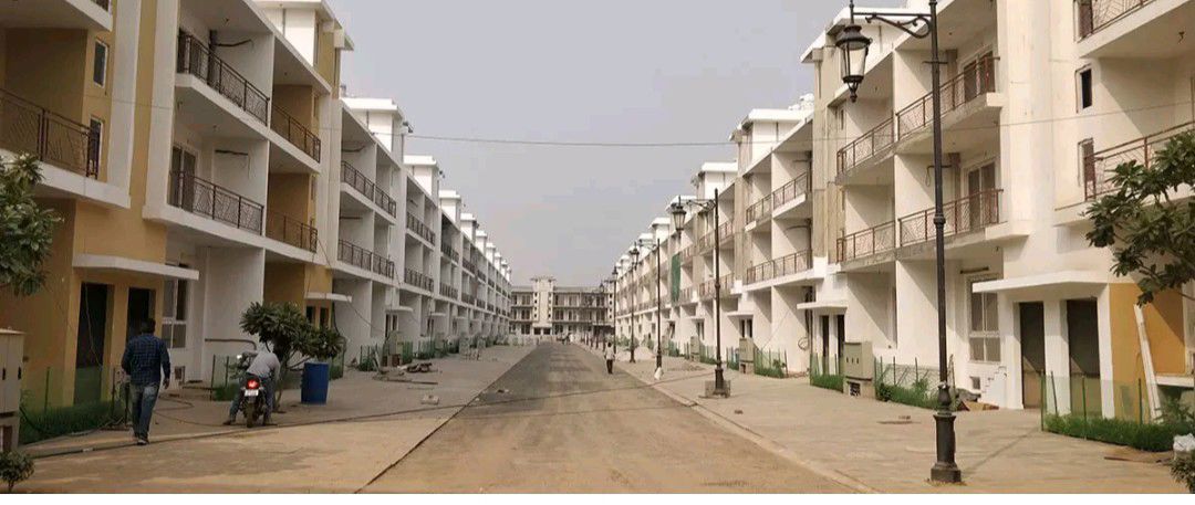 3 BHK Builder Floor For Sale in Central Park Flower Valley
