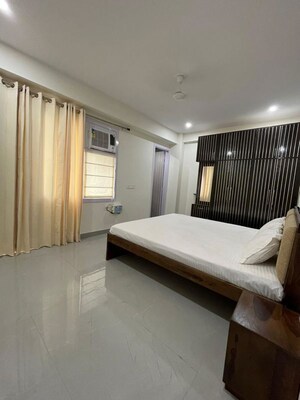 Kitchen in 3 BHK Builder Floor at DLF City Gurgaon, Sector 27 – for Rent