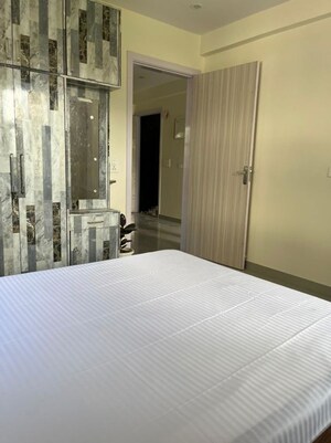 Room in 3 BHK Builder Floor at DLF City Gurgaon, Sector 27 – for Rent