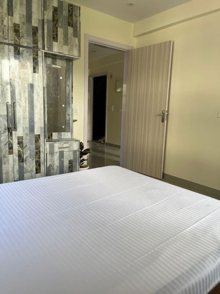 Room, dlf-city-gurgaon 3 Bedroom 2000 Sq.Ft. Builder Floor In Sector 27 Gurgaon 10244616