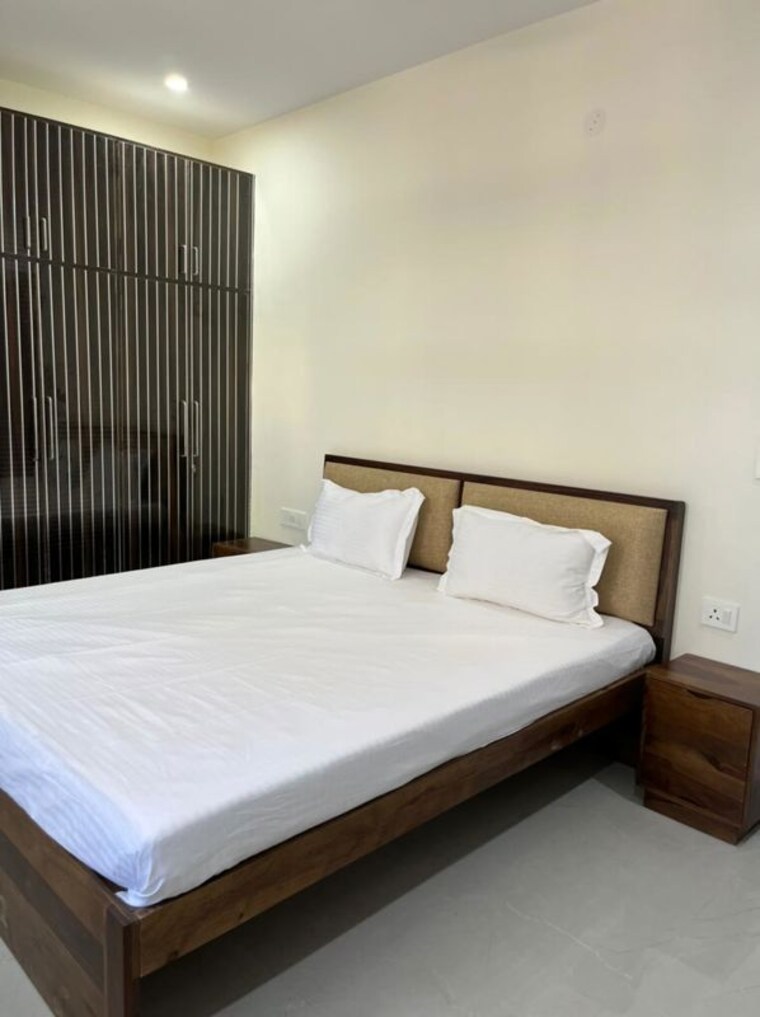Bedroom, dlf-city-gurgaon 3 Bedroom 2000 Sq.Ft. Builder Floor In Sector 27 Gurgaon 10244616