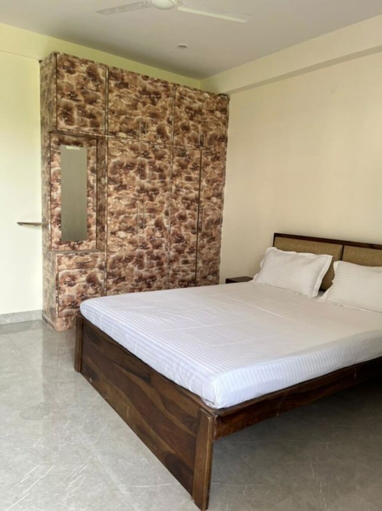 Bedroom, dlf-city-gurgaon 3 Bedroom 2000 Sq.Ft. Builder Floor In Sector 27 Gurgaon 10244616