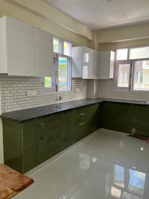 Kitchen in 3 BHK Builder Floor at DLF City Gurgaon, Sector 27 – for Rent