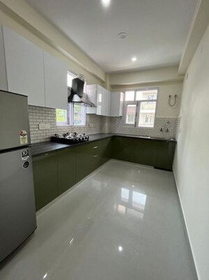 Kitchen in 3 BHK Builder Floor at DLF City Gurgaon, Sector 27 – for Rent